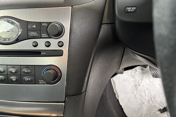 日産スカイラインダッシュボード割れ亀裂補修後