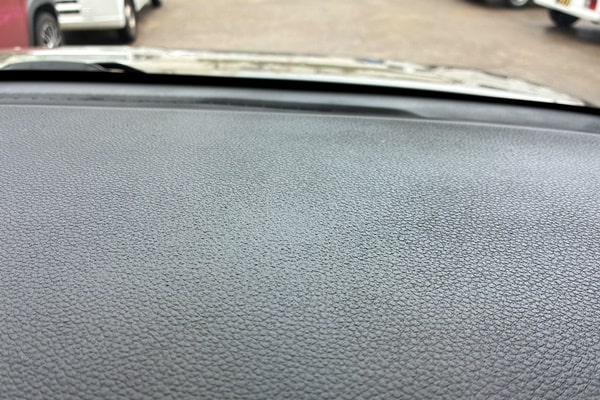 Nボックスダッシュボードキズべたつき補修後
