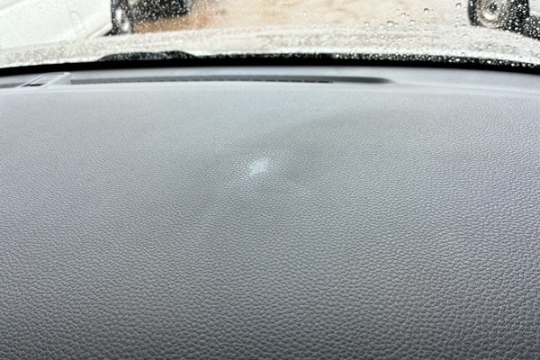 Nボックスダッシュボードキズべたつき