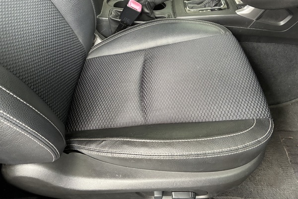 フォレスターレザーシート破れ補修後