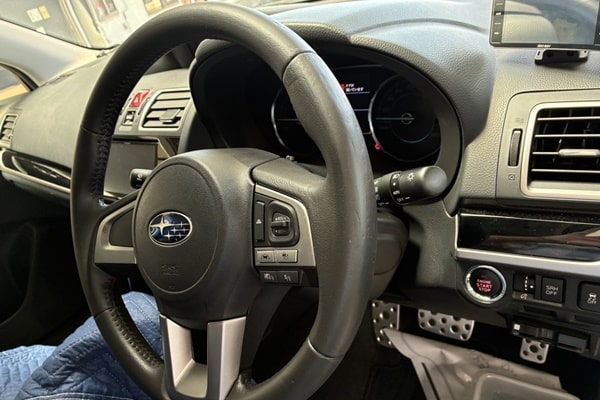 フォレスターステアリング剥がれ劣化リペア後