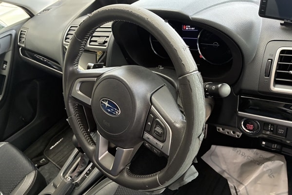 フォレスターステアリング剥がれ劣化